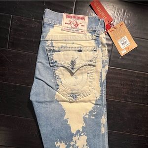 True Religion 
Cut-off Short
Light Blue w/ Bleach 
32 Denim